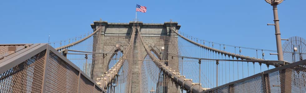 Top van de Brooklyn Bridge met staalkabels