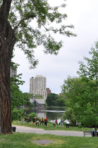 Vele sporten waaronder hardlopen in het Central Park New York. Hier Kettbal training