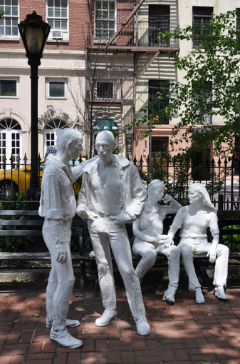Gay Liberation Monument van George Segal in het Christopher Park in Greenwich Village New York