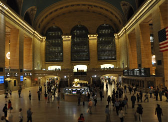 Hoofdgebouw van Grand Central Station New York met informatie kiosk