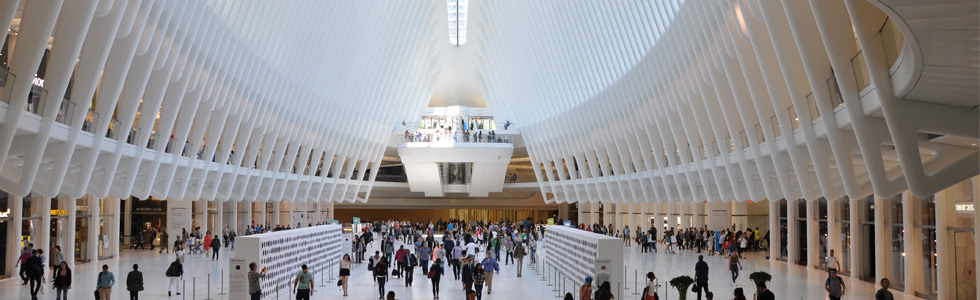 Oculus van Architect Santiago Calatrava met daaronder World Trade Center Transportation Hub en Westfield Shopping Mall Lower Manhattan New York