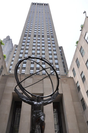 Atlas Art-deco kunstwerk bij hoofingang van het Rockefeller Center.