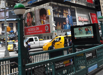 Metro van New York ingang Times Square Groene Bol