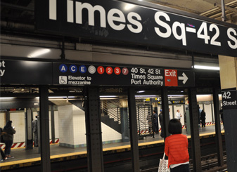 Metro van New York subwayplatform Times Square