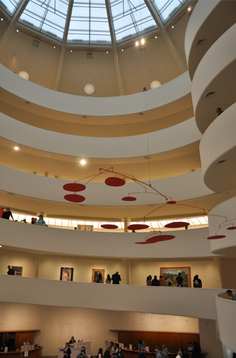 Solomon_R_Guggenheim_Museum_New_York_Inside_overview